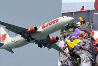 Boeing vyplácí odškodné blízkým obětí havárie Lion Air. Vrátí se MAX na nebe?