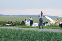 Letecké neštěstí: Parašutisté stačili vyskočit, pilot uhořel