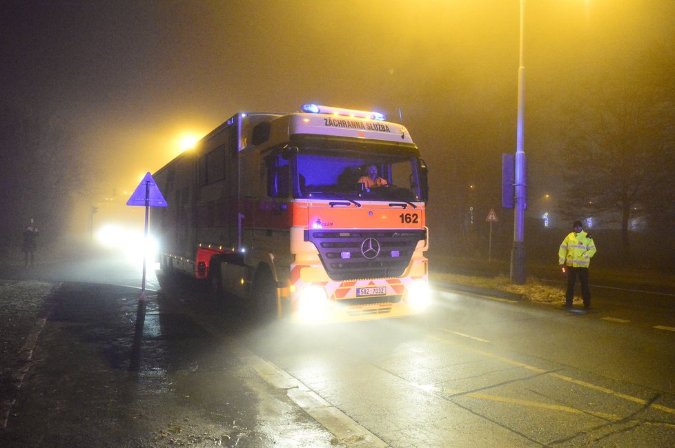 Nouzové přistání v Praze: Cestující v letadle vyhrožoval odpálením bomby.