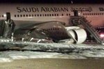 Boeing 767 nouzově přistál v Saúdské Arábii, 29 lidí se zranilo