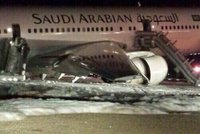 Děsivé nouzové přistání: Boeingu 767 se rozbil podvozek! Na palubě bylo přes 300 lidí