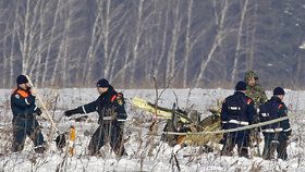 Probíhá vyšetřování, co vedlo k pádu ruského letadla se 71 lidmi na palubě.