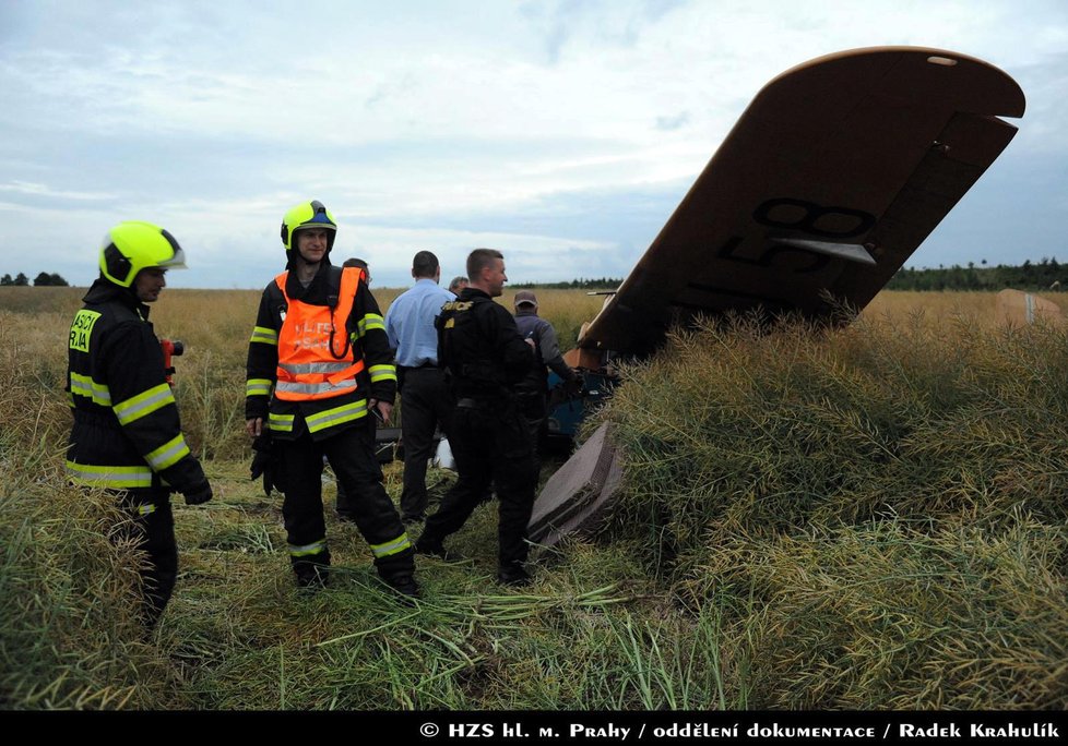 V Cholupicích spadlo historické letadlo.