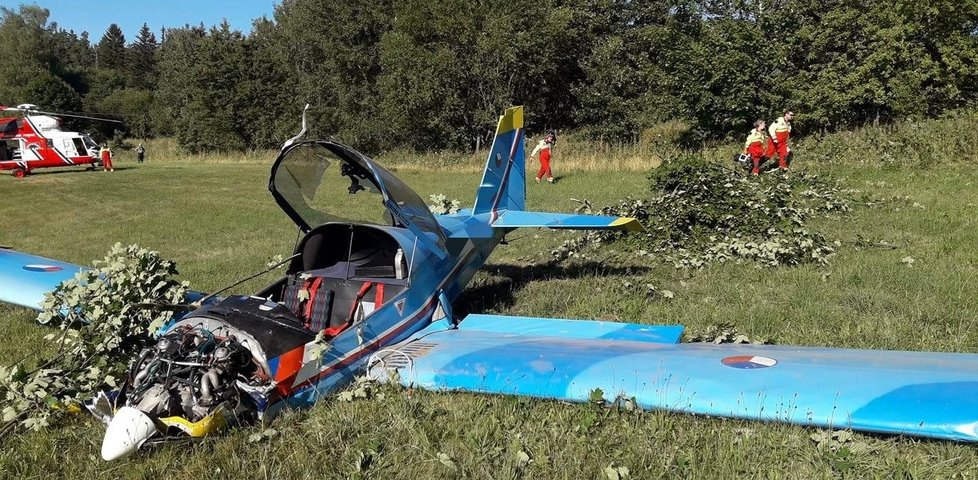 Malé letadlo se zřítilo do pole u Oldřichova.