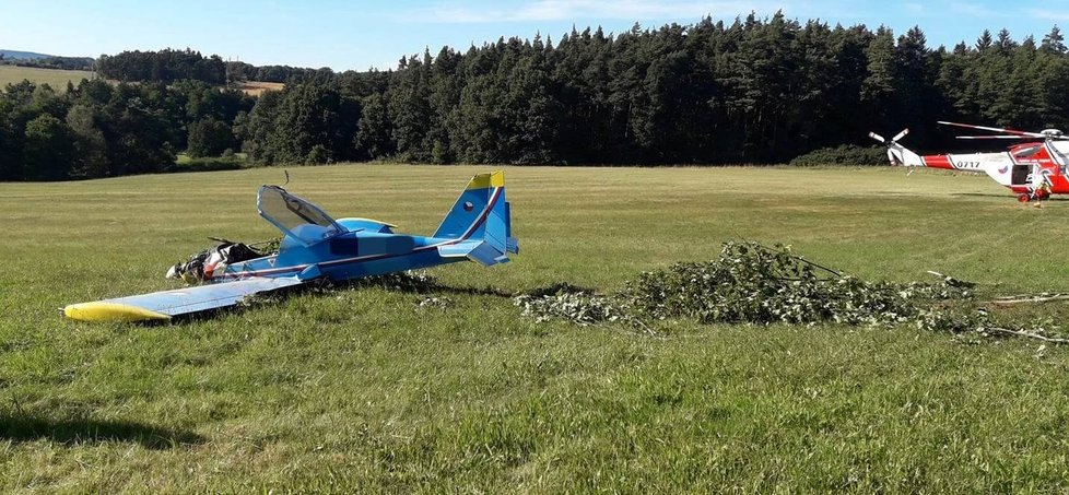 Malé letadlo se zřítilo do pole u Oldřichova.