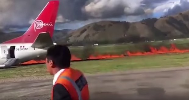 Boeing se 141 lidmi zachvátily plameny. „Letadlo se nezastavitelně řítilo“