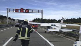 Letadlo přistálo v nouzi na rušné dálnici A6, která spojuje chorvatský Záhřeb s přístavním městem Rijekou