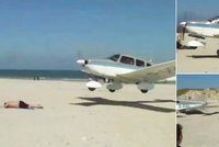 To bylo o fous: Letadlo vrtulí málem nakrájelo turistovi plavky!