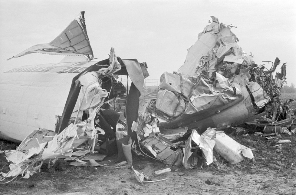 Jeden pilot byl opilý, druhý nezkušený: Problémy s motorem a posádka zavinila smrt 13 lidí u Ptic