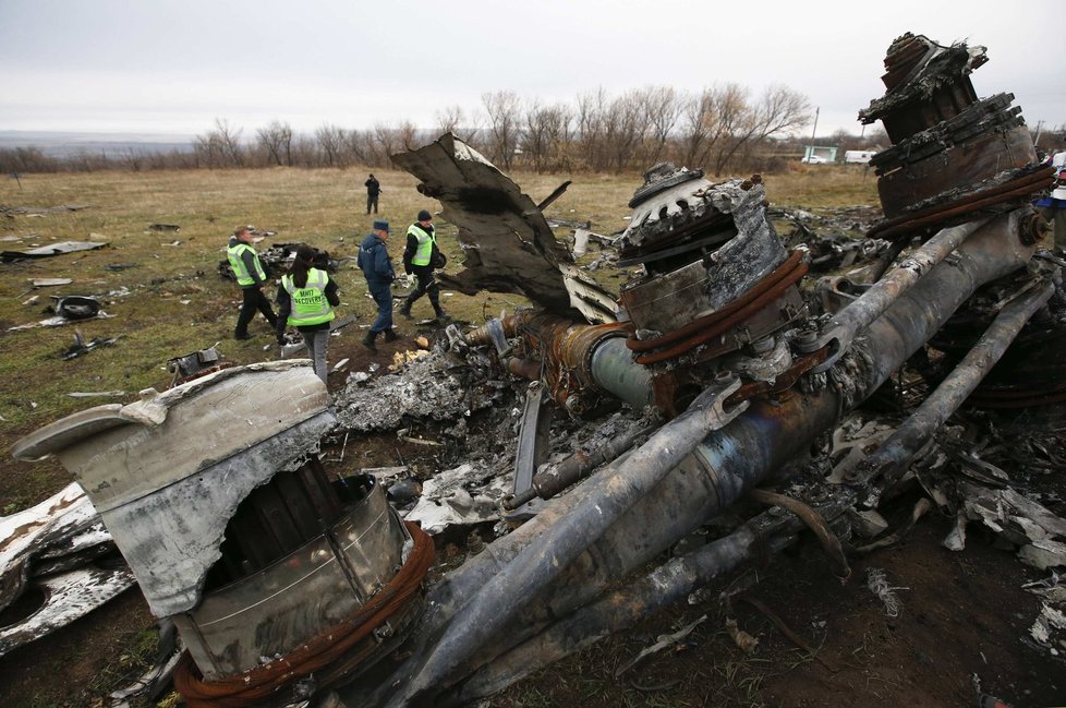 Z Ukrajiny odvážejí trosku sestřeleného letounu MH17