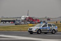 Anonym nahlásil teroristy s bombou na palubě letadla z Frankfurtu do Prahy