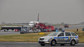 Speciální jednotky prohledávají letadlo z Frankfurtu