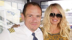 Služby Grossman Jet Service využívá i sexbomba Pamela Anderson