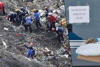 Oběti z letadla 4U9525 čeká identifikace: Vyšetřovatelé už znají jejich DNA