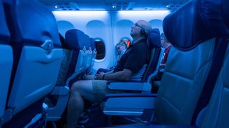 Velký objev: Vědci tvrdí, že mají řešení na jet lag, který trápí lidi po dlouhé cestě letadlem