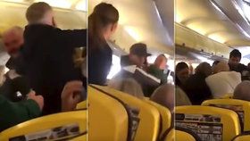 Při letu z Glasgow na Tenerife opilý muž ukousl jinému pasažérovi kus nosu.