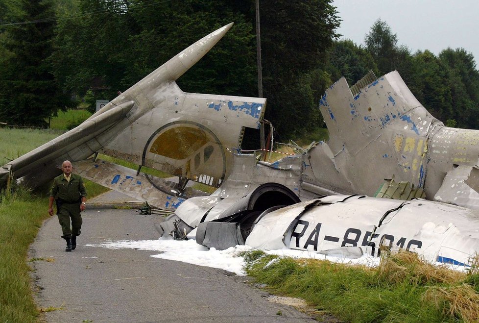 Srážka Tu-154 letícího z Moskvy do Barcelony a nákladního letounu Boeing 757 směřujícího z Bahrajnu do Bruselu na Bodamským jezerem