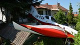 V Uherském Hradišti spadlo malé letadlo: Pilot se katapultoval