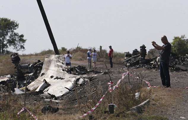 Odklízení a prohledávání trosek letu MH17