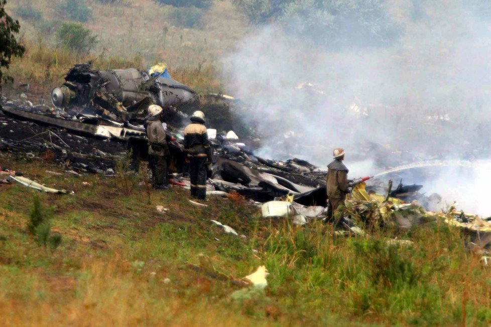 Na východě Ukrajiny, asi 45 kilometrů severně od Doněcku, havarovalo ruské letadlo Tu-154 společnosti Pulkovo. Neštěstí nikdo nepřežil.