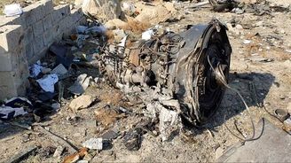Ukrajinské letadlo podle nového videa sestřelily dvě rakety. Po prvním zásahu se ještě snažilo přistát