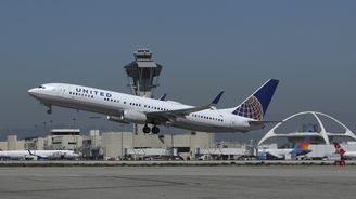 United Airlines i přes problémy s boeingy zdvojnásobily zisk a chystají odkup akcií