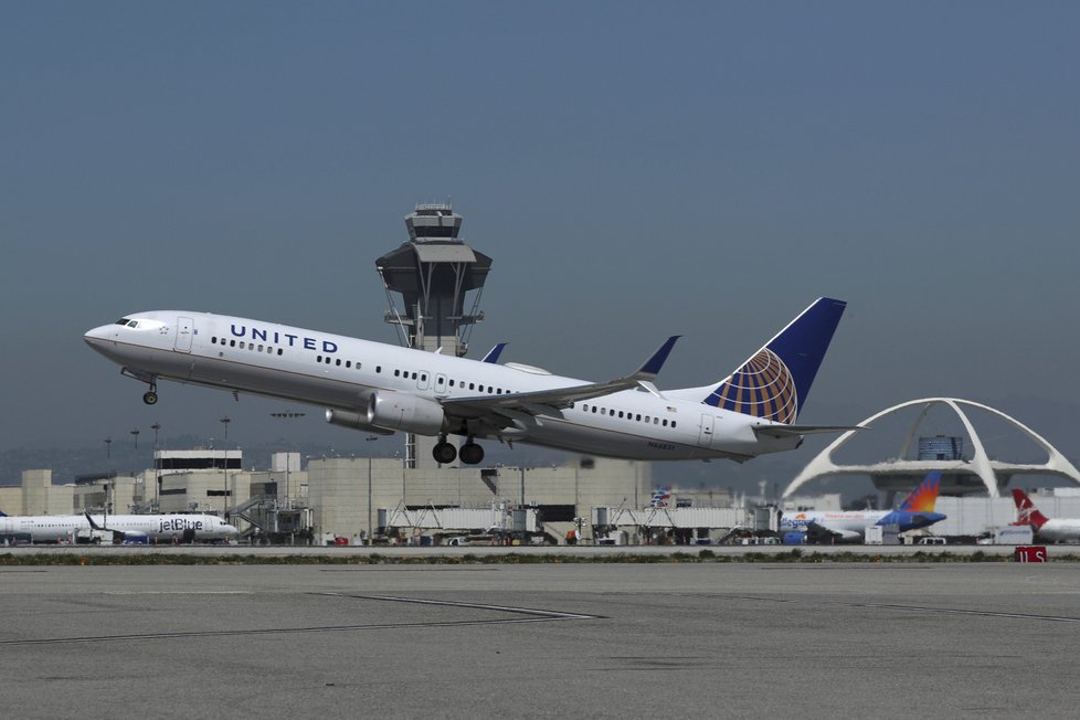 Letadlo United Airlines do Chicaga nouzově přistálo v Irsku kvůli bombové hrozbě