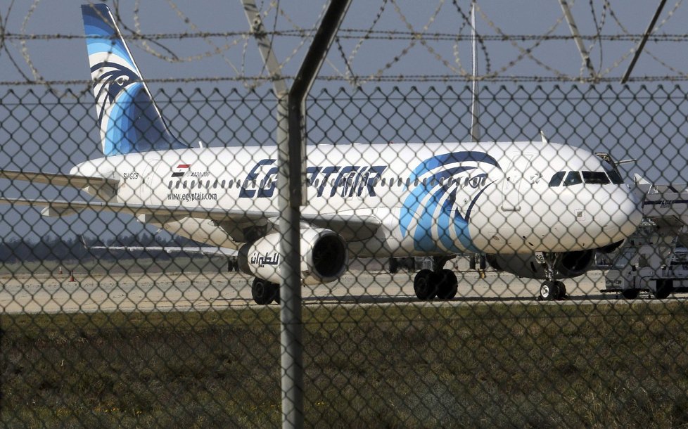 Unesené letadlo s 80 lidmi přistálo na Kypru.
