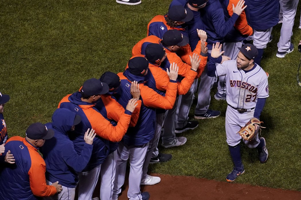 Houston Astros čtvrté utkání vyhrál a fanoušky potěšil.