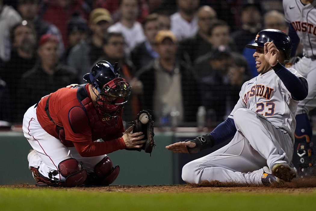 Houston Astros čtvrté utkání vyhrál a fanoušky potěšil.