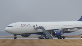 Letadlo Airbus 330 společnosti Delta Airlines krátce po nouzovém přistání