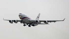 Letadlo s vyhoštěnými ruskými diplomaty opustilo Českou republiku (19.4.2021)