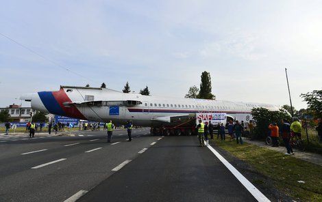 Největší přeprava letadla po silnici v Česku.