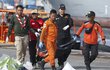 Letadlo Boeing 737 v barvách společnosti Lion Air se zřítilo do moře krátce po startu. Na palubě bylo 189 lidí, nehodu zřejmě nikdo nepřežil.