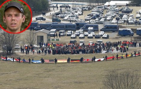 Vzpomínkového obřadu v Seyne-les-Alpes se účastnily desítky pozůstalých.