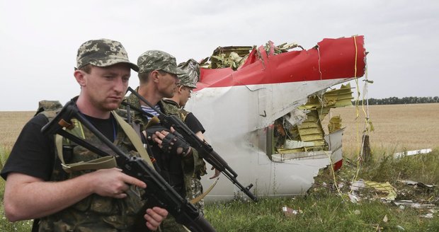 Po letu MH17 prý proruští rebelové sestřelili další dvě letadla. tentokrát vojenská