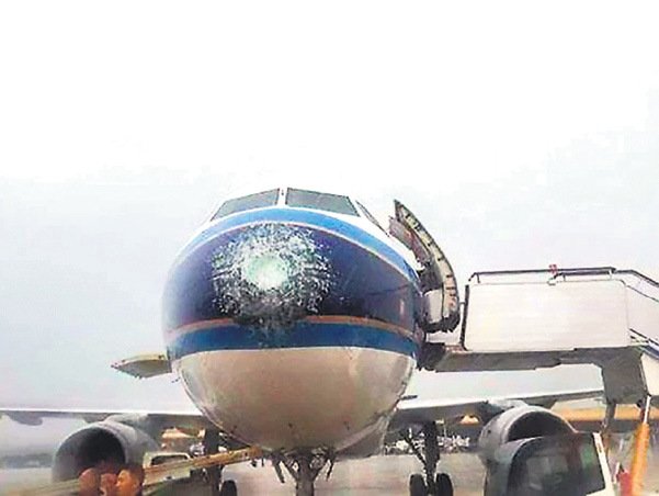 Poškozený Airbus A380-800.