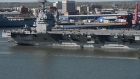 Američané testují nejdražší vojenskou loď světa. Stála 325 miliard