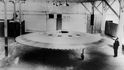 Létající talíř zkonstruovaný René Couzinetem, který si od něj sliboval, že bude létat rychlostí kolem 1000 mil za hodinu