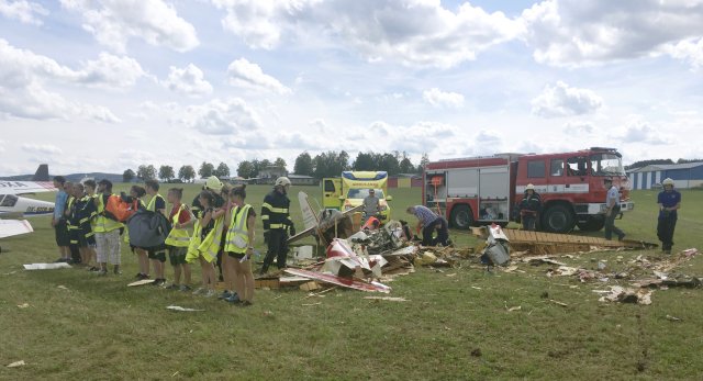 Při leteckém dni na Prachaticku spadlo letadlo, pilot zahynul.