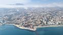 Za dobrého počasí je z vrtulníku vidět Gibraltar i pobřeží Španělska