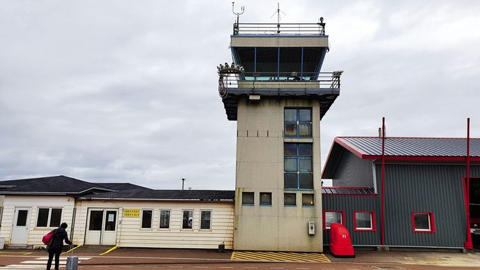 Budova letiště na ostrově Miquelon nepatří k největším (Francie)