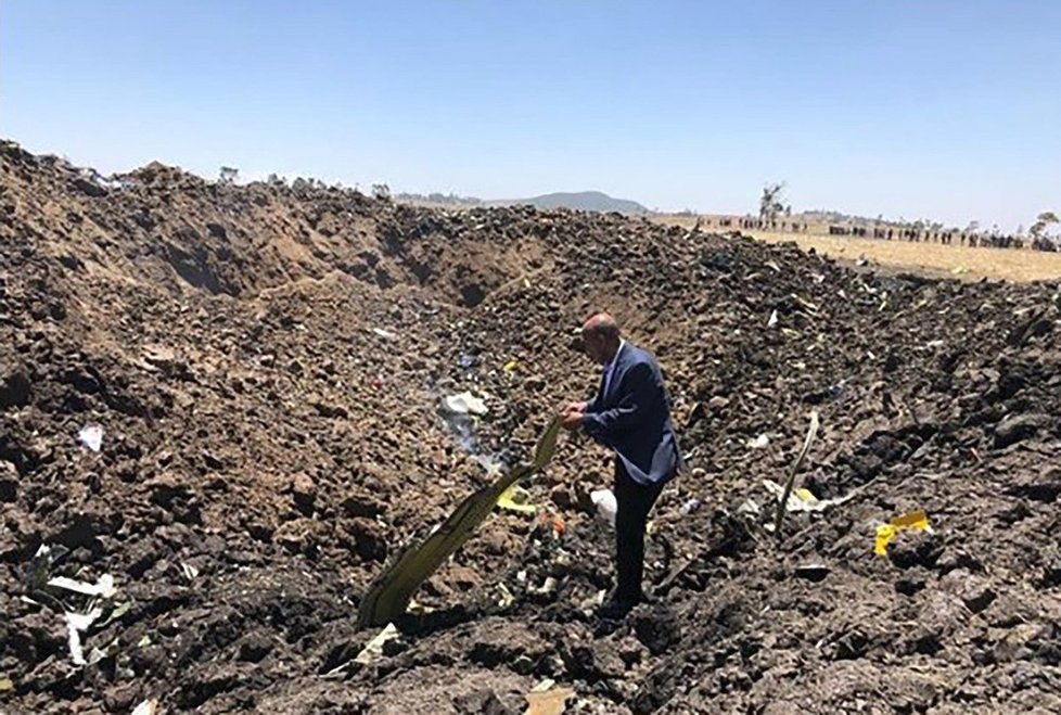 Francouzka, jejíž manžel zahynul při březnové nehodě letadla Boeing 737 MAX v Etiopii, zažalovala společnost Boeing o nejméně 276 milionů dolarů. (21. 5. 2019)