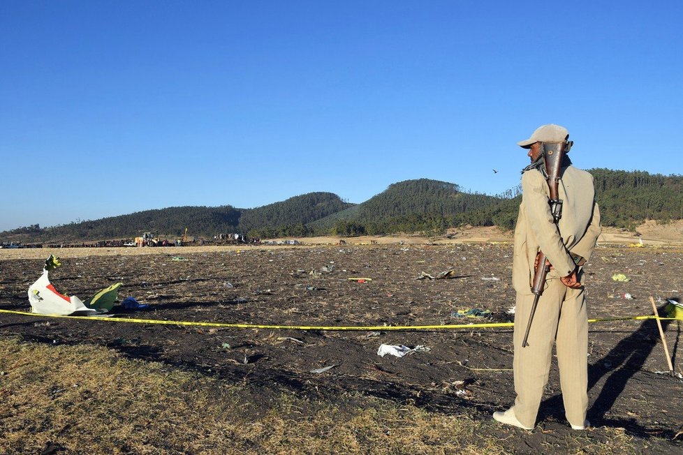 Francouzka, jejíž manžel zahynul při březnové nehodě letadla Boeing 737 MAX v Etiopii, zažalovala společnost Boeing o nejméně 276 milionů dolarů (21. 5. 2019).