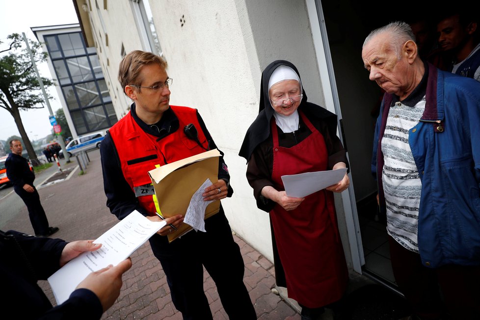 Důvodem, proč lidé musí preventivně opustit část města, ve kterém žije 700 tisíc obyvatel, je nevybuchlá pumu o hmotnosti 1,8 tuny.