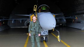 Kapitán Martin Špaček působí jako display pilot gripenu, tedy s licencí k předvádění pilotáže s tímto typem letadla na leteckých show už čtvrtým rokem.