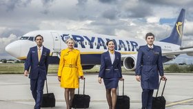 Zaměstnanci společnosti Ryanair (ilustrační foto).