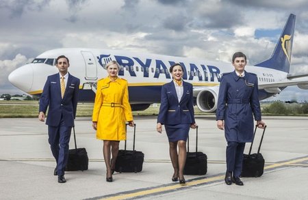 Zaměstnanci společnosti Ryanair (ilustrační foto).