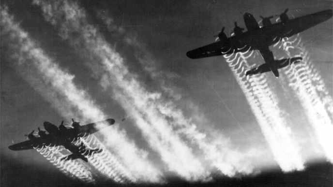 Létající pevnosti B-17 nad Evropou