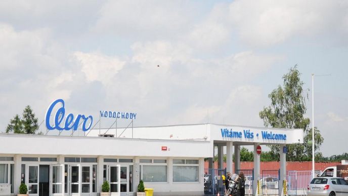 Letiště a továrna Aero Vodochody leží nedaleko Prahy v Odolené Vodě.
